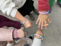 Kinderstralen  Vrijwilliger creatieve activiteiten met kinderen
