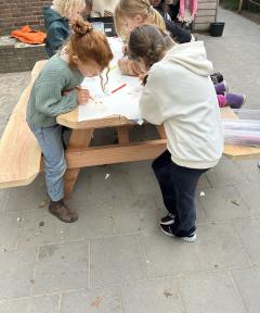Kinderstralen  Vrijwilliger creatieve activiteiten met kinderen